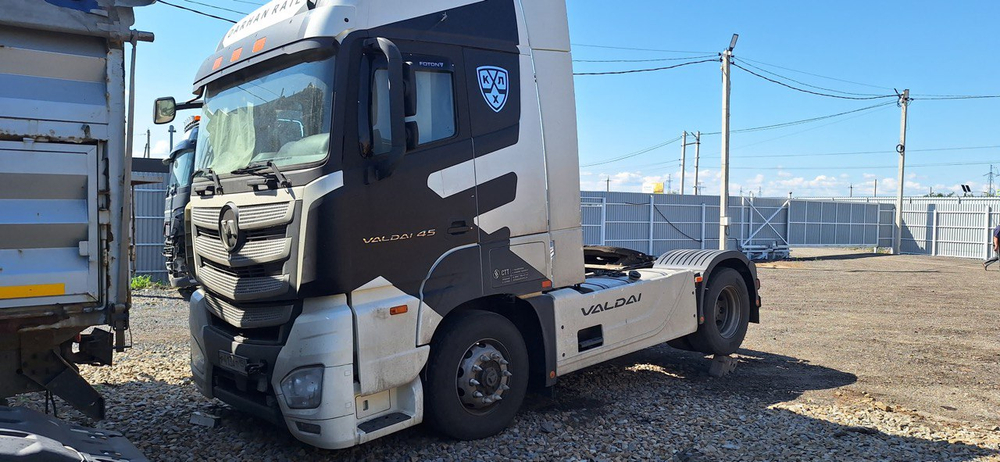 VALDAI 45 4x2 Седельный тягач FB2R13 (Дизельный, 11.8 л, 470 л.с. АТ)