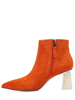 Женские замшевые рыжие ботильоны с авторским каблуком