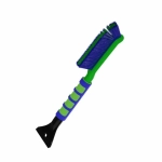 Щетка автомобильная Oktan 425, 63 см, со скребком, зеленая