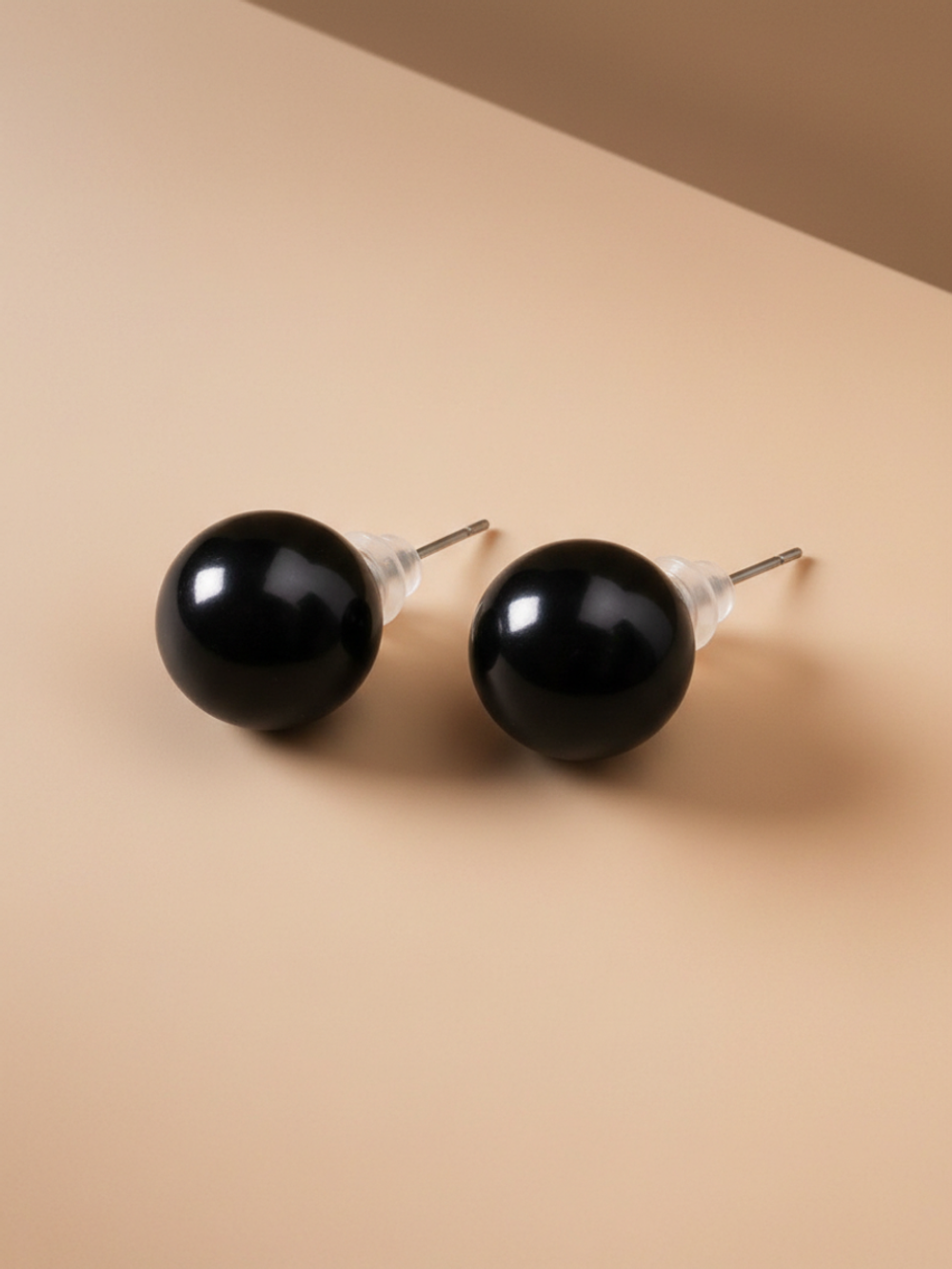 Серьги-гвоздики Шар черный. Бижутерия