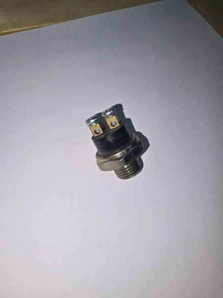 Выключатель света заднего хода, блокир. МОД (под винт) (ВК403А-3710000) (ЭМИ)