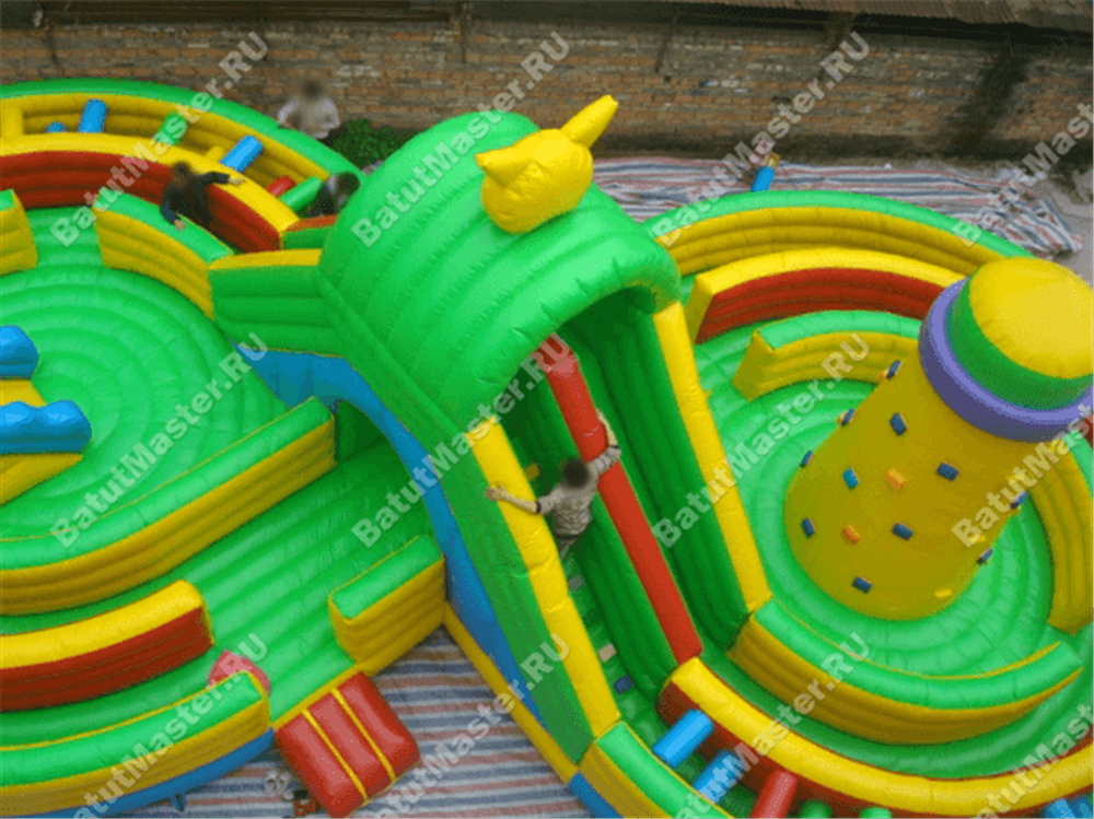 Надувная полоса препятствий "Мощный лабиринт" 20*10*6 м
