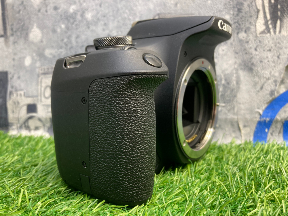 Canon 2000D + 18-55mm 1300 кадров Покупка/Продажа