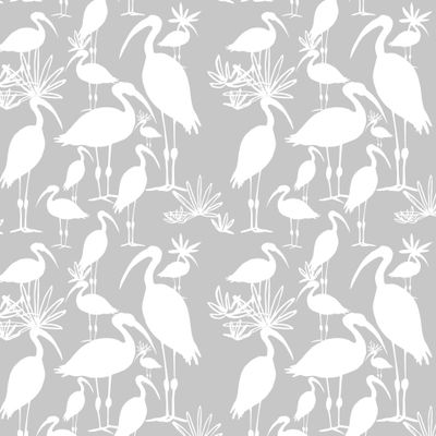 Белые силуэты птиц на сером