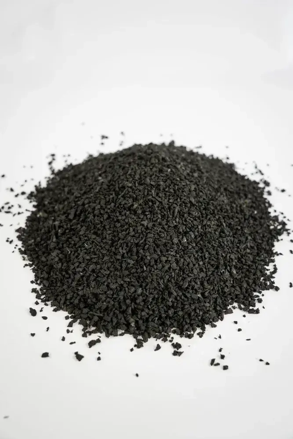 Резиновая крошка 2-4 мм, черная, 25 кг