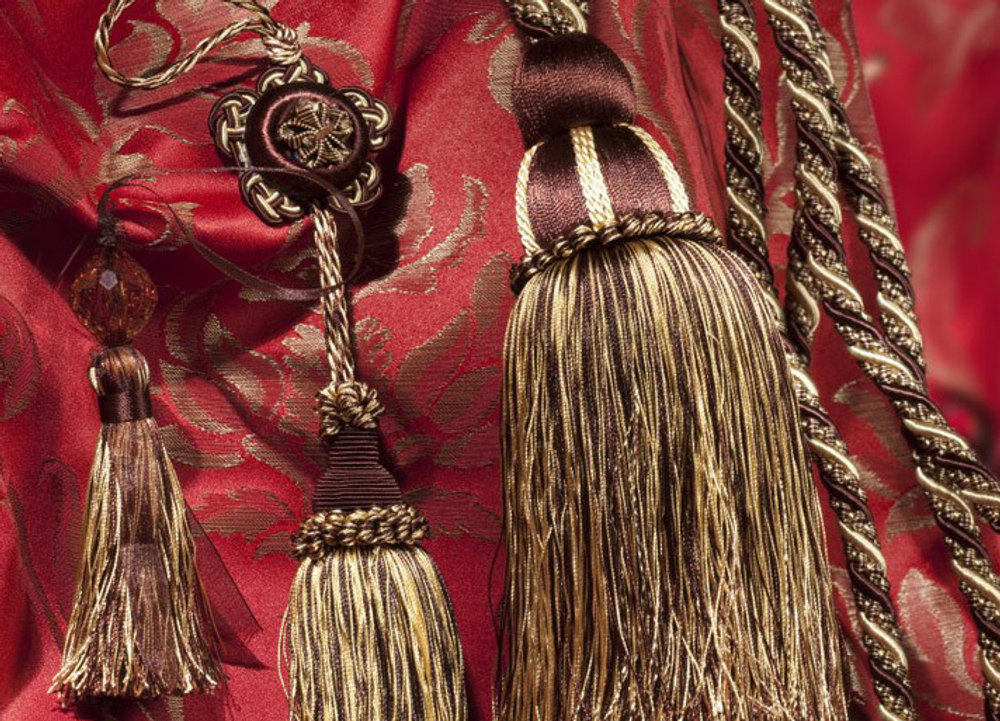 Розетка с кисточкой Modern Trimmings арт. Giati col. FF04 (высота кисти 15 см)