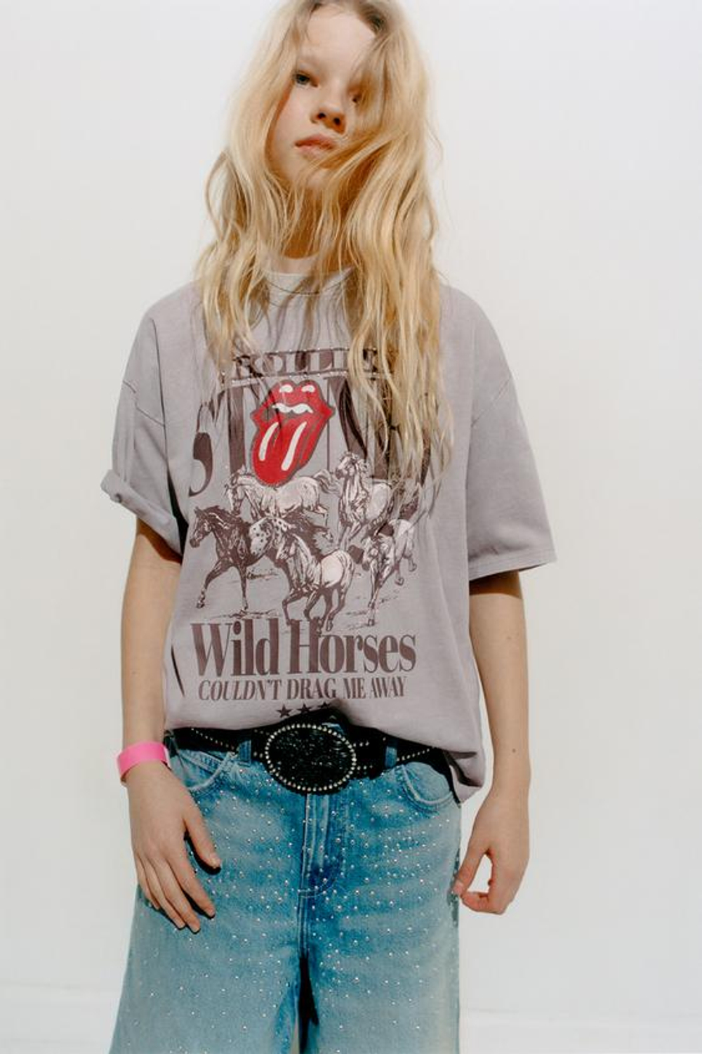 ZARA ФУТБОЛКА С ЭФФЕКТОМ ПОТЕРТОСТИ ROLLING STONE ©, СЕРОВАТО-КОРИЧНЕВЫЙ