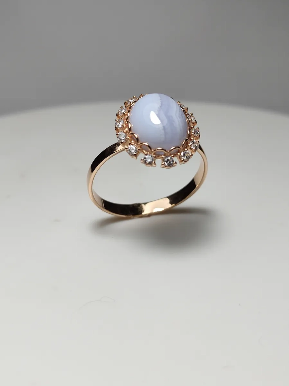 Кольцо серебро 925 пробы с агатом голубым, фианитами