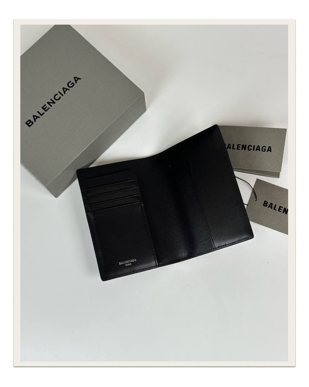 Обложка Balenciaga