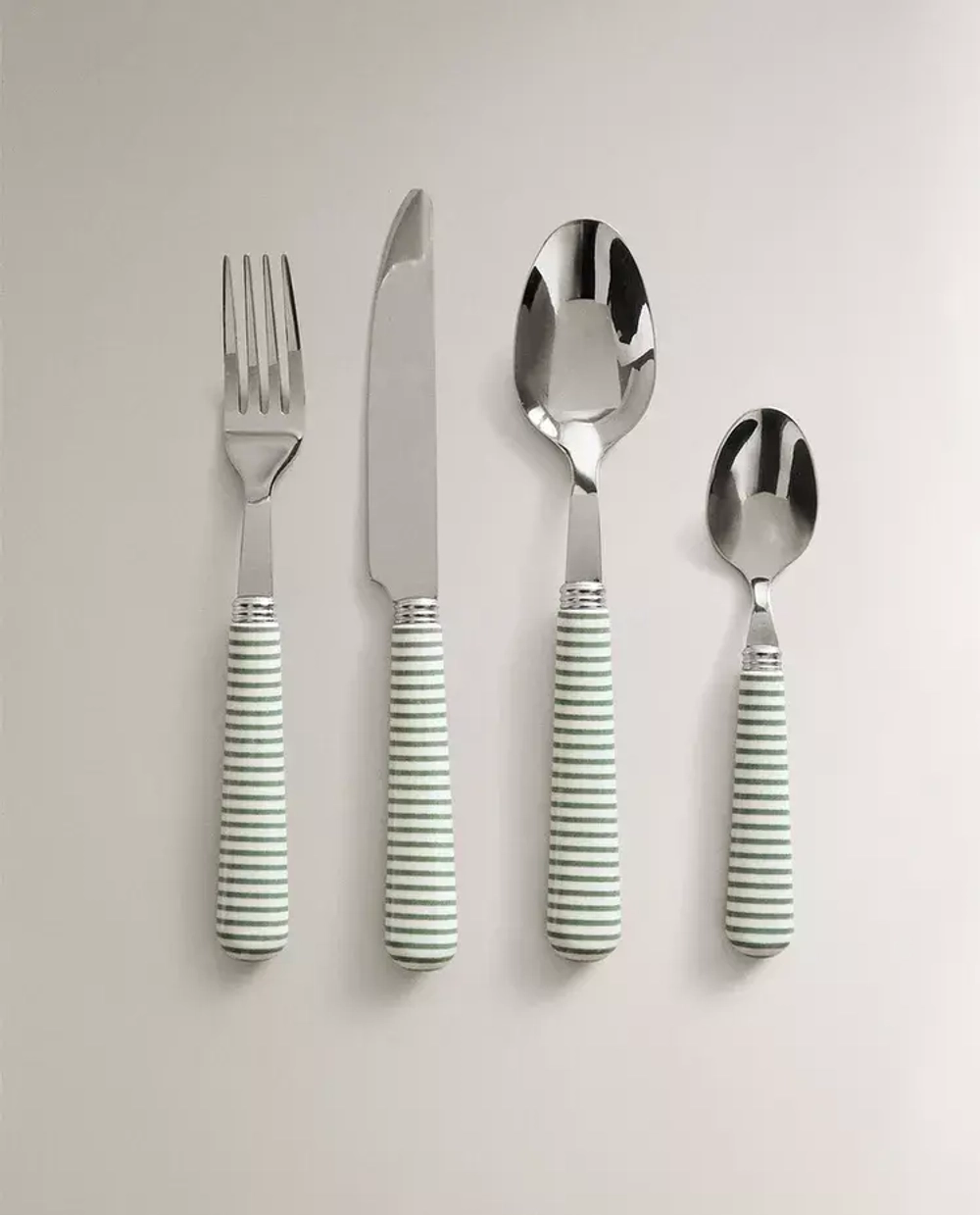 ZARA HOME НАБОР СТОЛОВЫХ ПРИБОРОВ ИЗ 4 ПРЕДМЕТОВ С РУЧКОЙ В ПОЛОСКУ, ЗЕЛЕНЫЙ