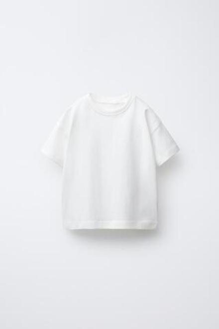 ZARA БАЗОВАЯ ФУТБОЛКА С ВЫШИТЫМ СЕРДЦЕМ, БЕЛЫЙ