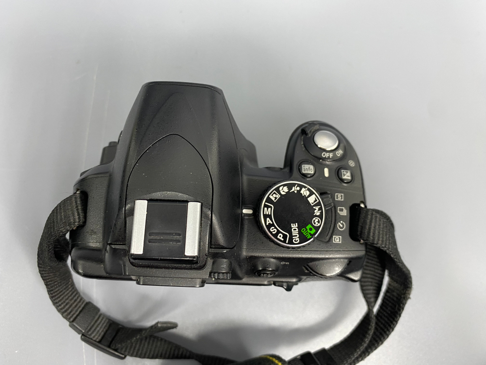 Nikon D3100 32.300 кадров