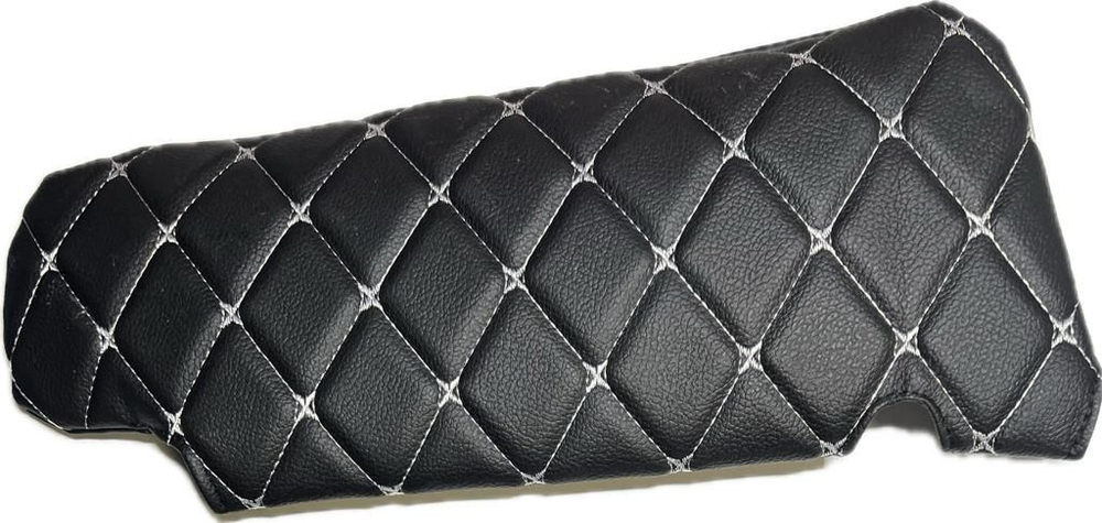 Чехлы на козырьки ЛАДА Приора Priora (белая нить Бабочка)