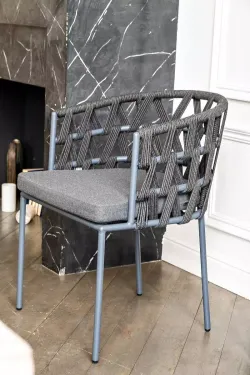 "Диего" стул плетеный из роупа, каркас из стали серый (RAL7022) муар, роуп темно-серый круглый, ткань темно-серая 027