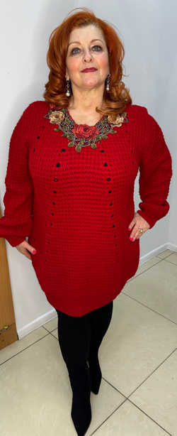 Теплый красный свитер-платье крупной вязки