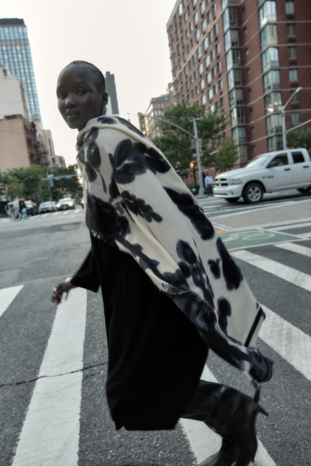 ZARA ПЛАТОК С ПРИНТОМ, ЭКРЮ