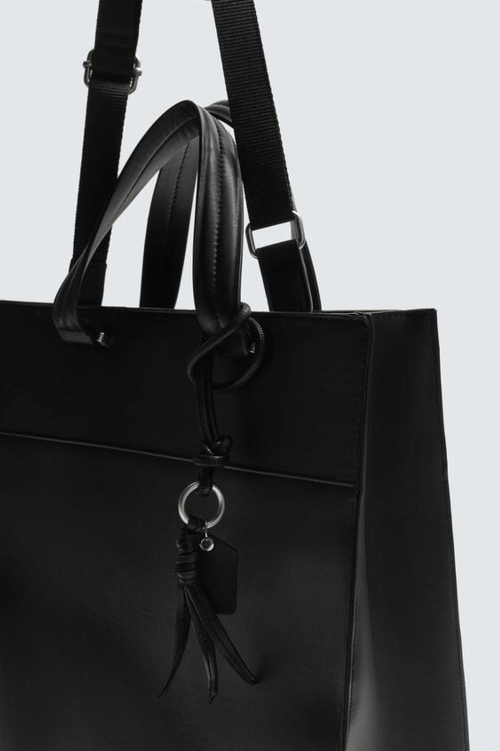 ZARA ГЛАДКАЯ СУМКА, ЧЕРНЫЙ