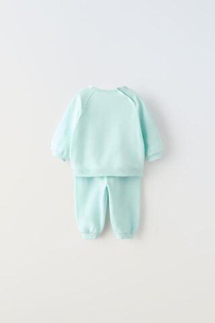 ZARA ОДНОТОННЫЙ КОМПЛЕКТ ИЗ ТОЛСТОВКИ И БРЮК ИЗ МЯГКОЙ ТКАНИ, СВЕТЛО-БИРЮЗОВЫЙ