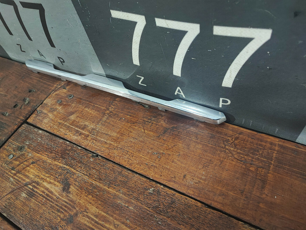 Молдинг решетки радиатора Mercedes GLC (X253) 19-нв Б/У Оригинал A2538883800