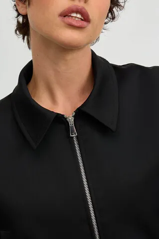 Куртка с воротом укороченная черного цвета