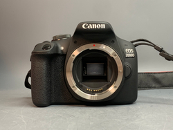Canon 2000D Kit 18-55mm 3.5-5.6 IS II 4.700 кадров