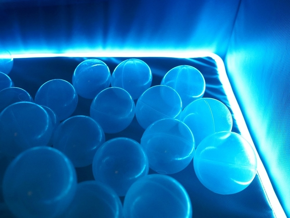 Сухой бассейн с шариками и RGB-подсветкой