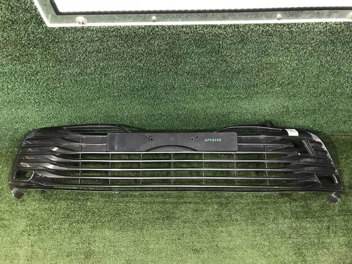 Решетка переднего бампера Toyota Camry xv70 (2017-2021)