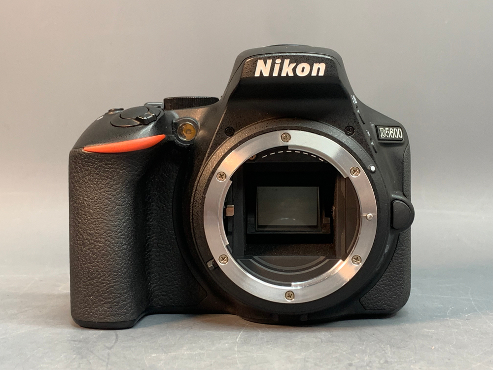 Nikon D5600 14.800 кадров