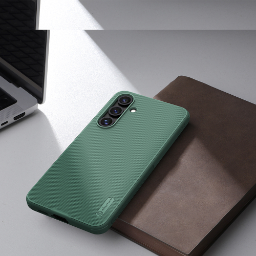 Усиленный двухкомпонентный чехол зеленого цвета (Dark Green) от Nillkin для Samsung Galaxy S24 FE, серия Super Frosted Shield Pro