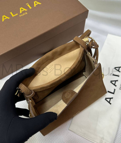 Женская сумка Alaia светло-коричневого цвета квадратная