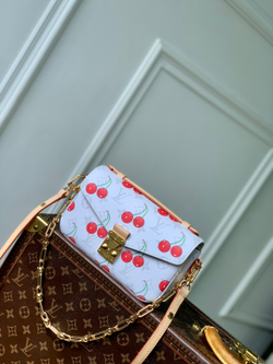 Louis Vuitton Pochette Metis East West