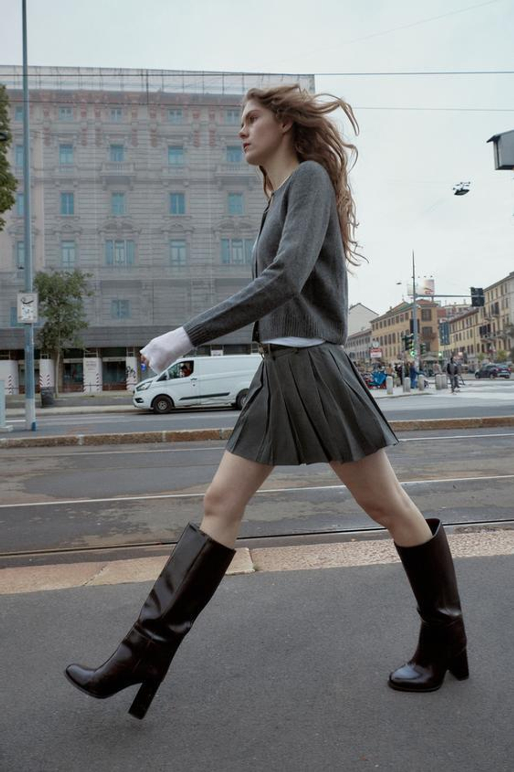 ZARA ЮБКА-ШОРТЫ СО СКЛАДКАМИ И РЕМНЕМ, ТЕМНО-СЕРЫЙ