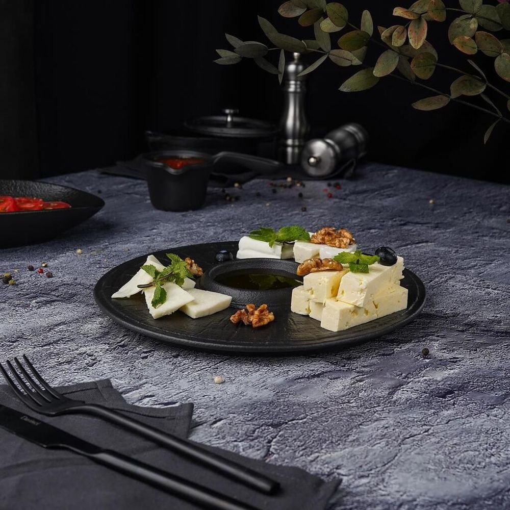 Блюдо круглое d 25 см c емкостью для соуса Black Raw Stellar P.L. Proff Cuisine [1]