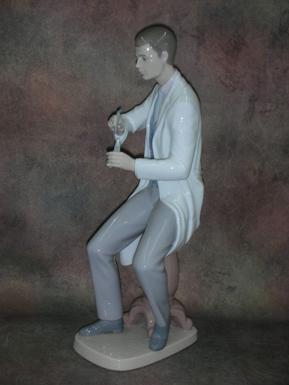 Статуэтка. Фарфор. Стоматолог. Lladro. Испания