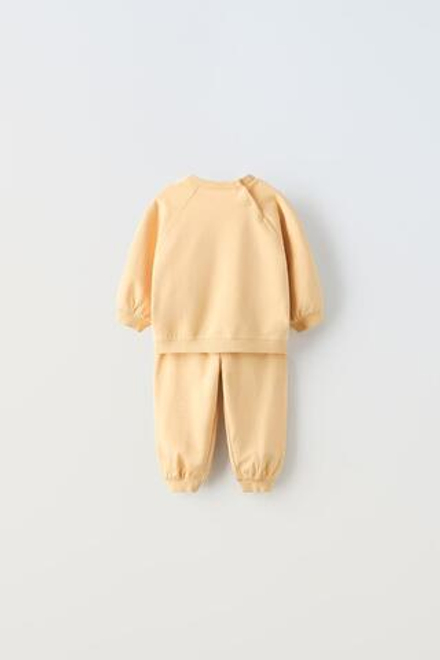 ZARA ОДНОТОННЫЙ КОМПЛЕКТ ИЗ ТОЛСТОВКИ И БРЮК ИЗ МЯГКОЙ ТКАНИ, МЯГКИЙ ЖЕЛТЫЙ