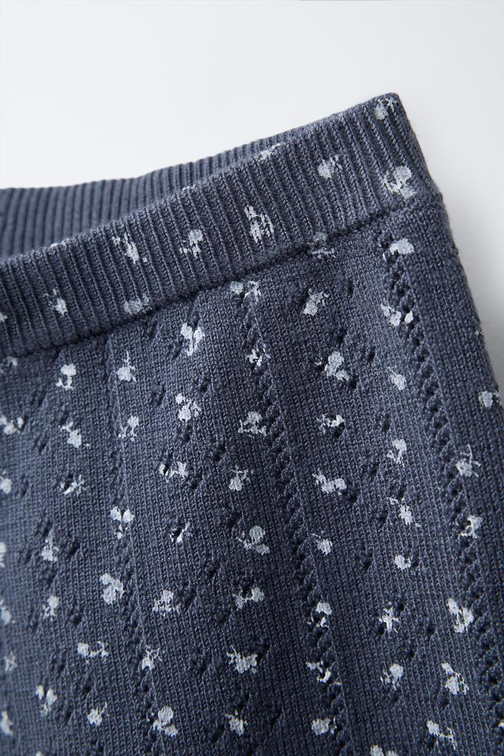 ZARA ШОРТЫ ИЗ ПЕРФОРИРОВАННОГО ТРИКОТАЖА, СИНИЙ