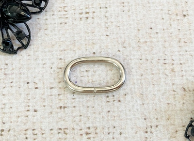 Рамка металлическая овальная, ш. 2 см.