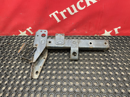 Кронштейн крыла передний левый