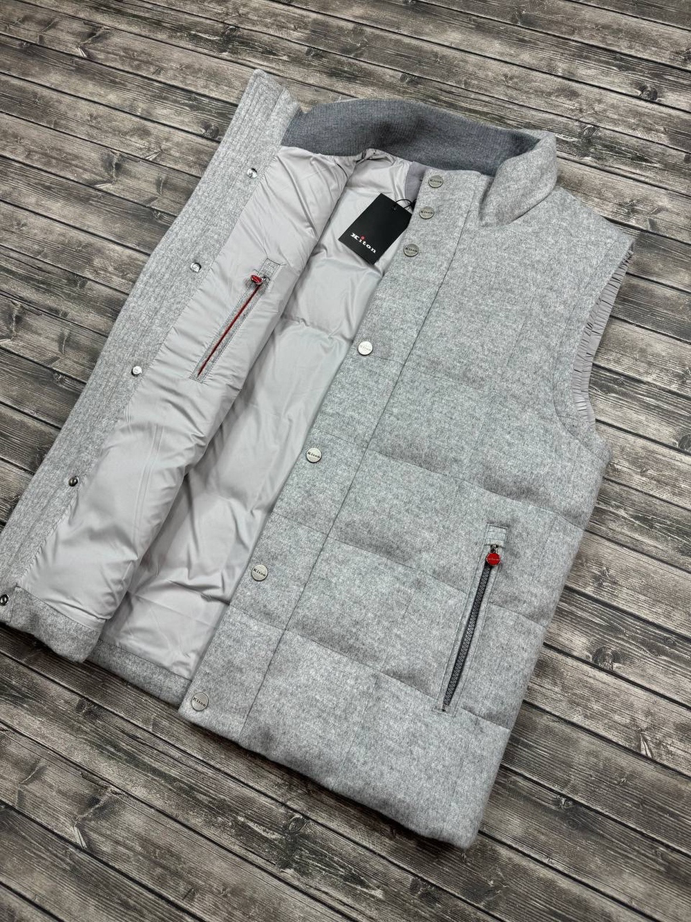 Пуховый жилет Kiton