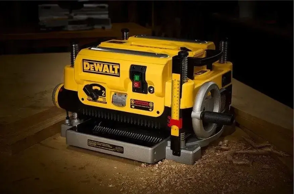 Рейсмусовый станок DEWALT DW735