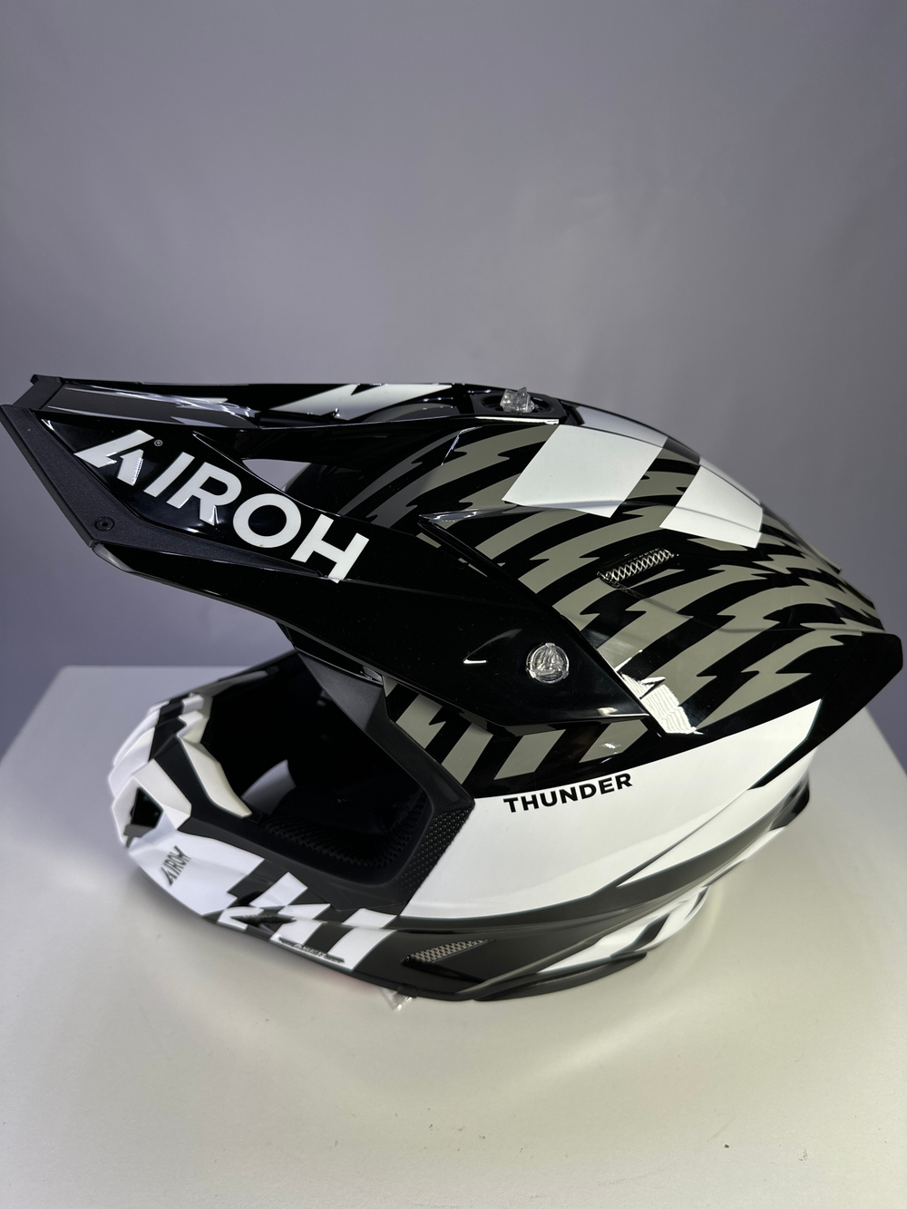 Шлем Airoh TWIST 3 THUNDER Black/White Glossy, L