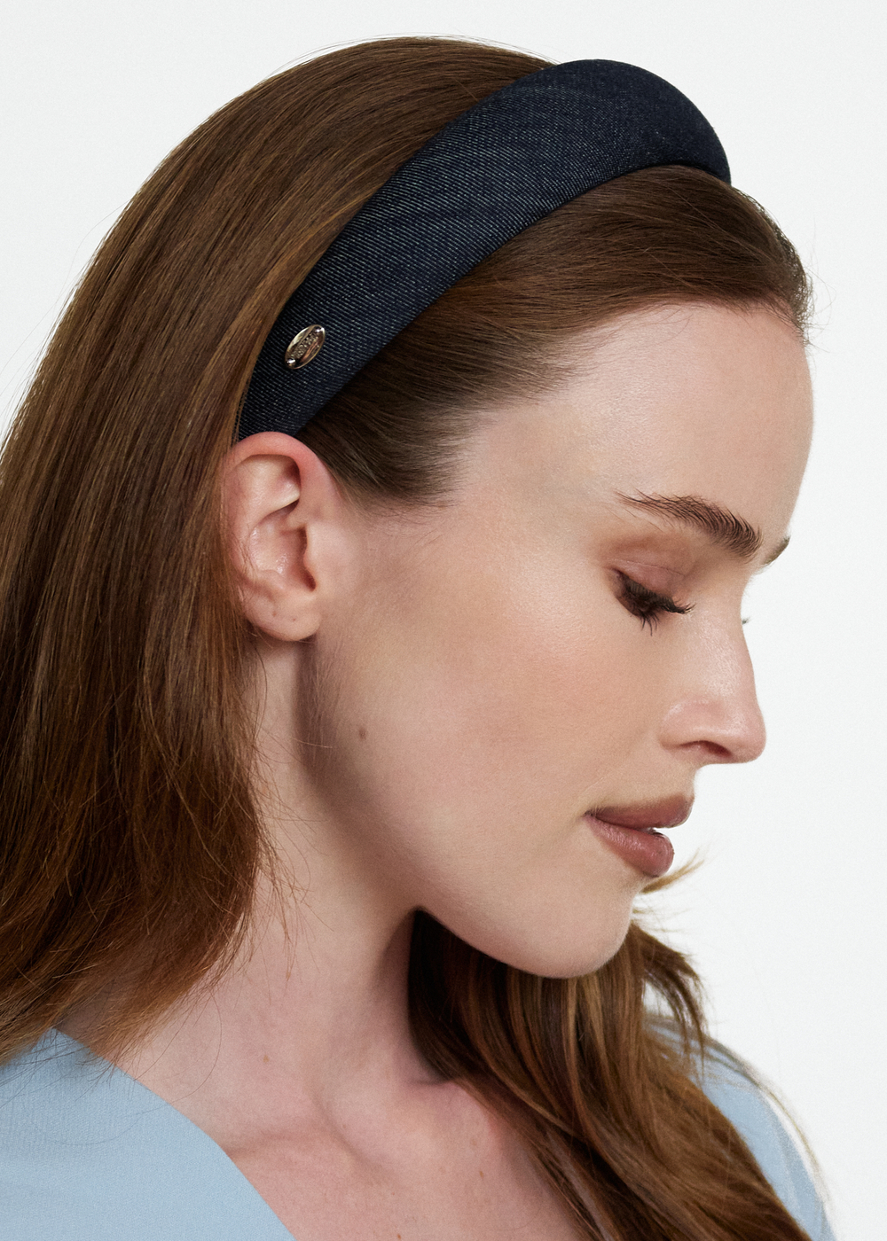 Ободок объемный из серой джинсы