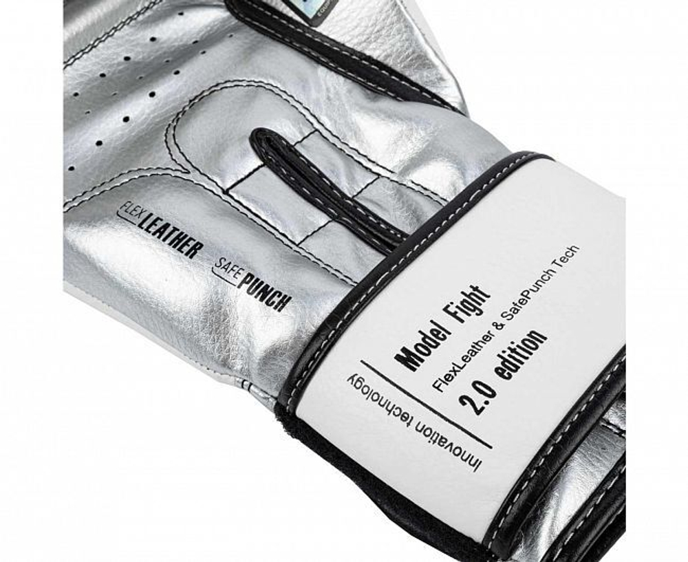 Перчатки боксерские Clinch Fight 2.0 бело-серебристые C137