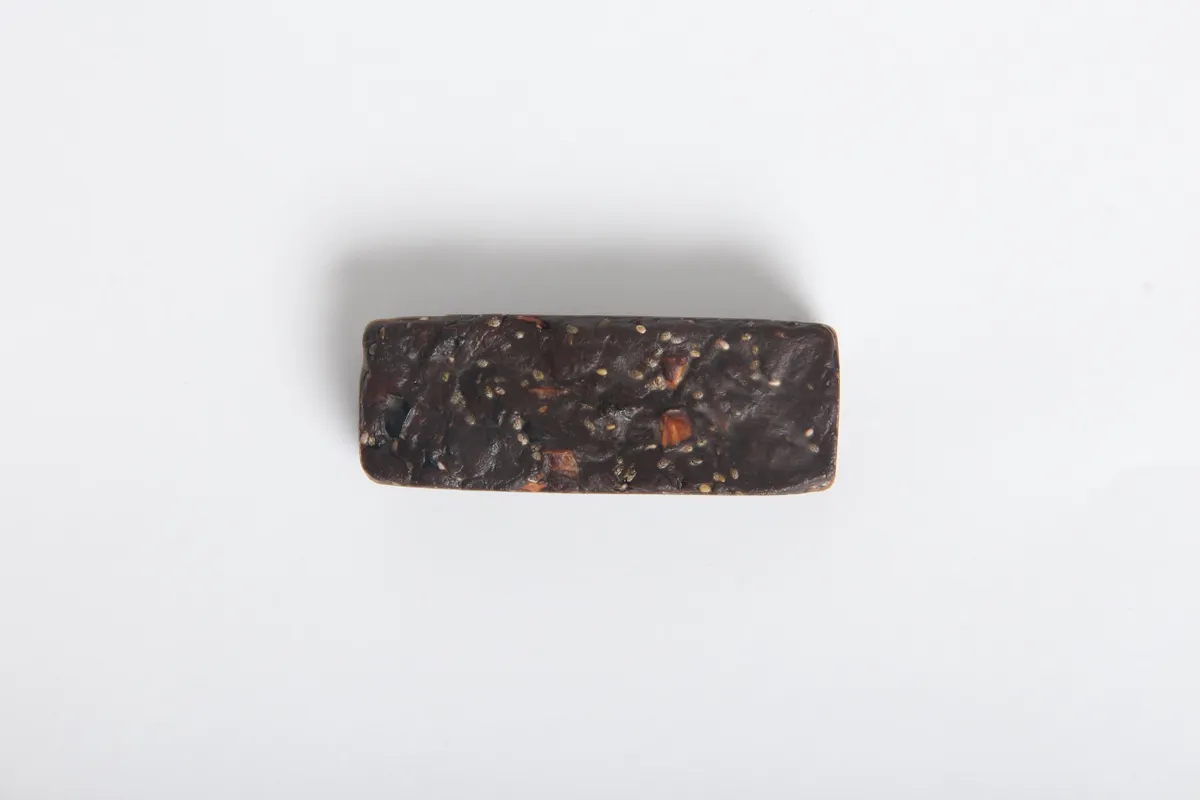 Протеиновый батончик с орехами, черносливом и чиа