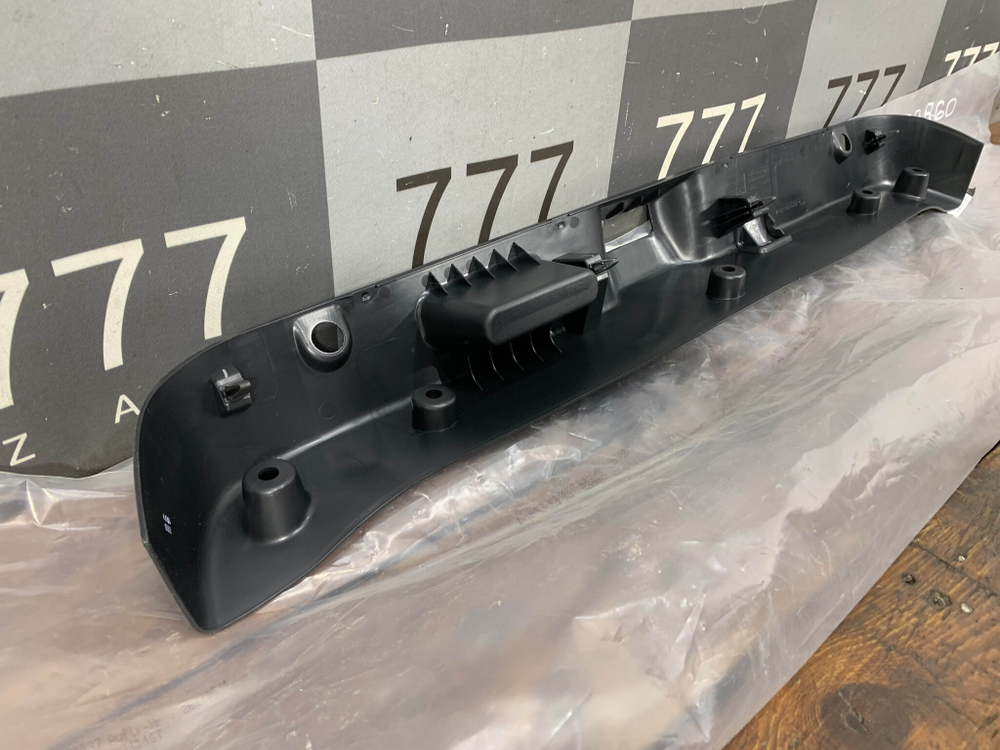 Обшивка крышки багажника Mercedes CLA (C118) 19-нв Б/У Оригинал A1187500000