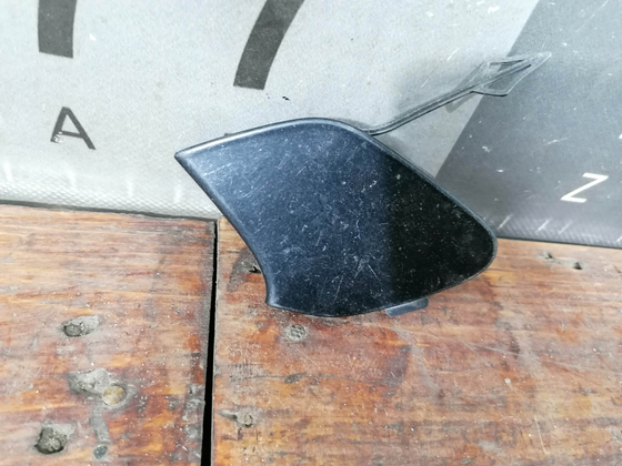 Заглушка буксировочного крюка Ford Focus 3 14-19 Б/У Оригинал 1879568