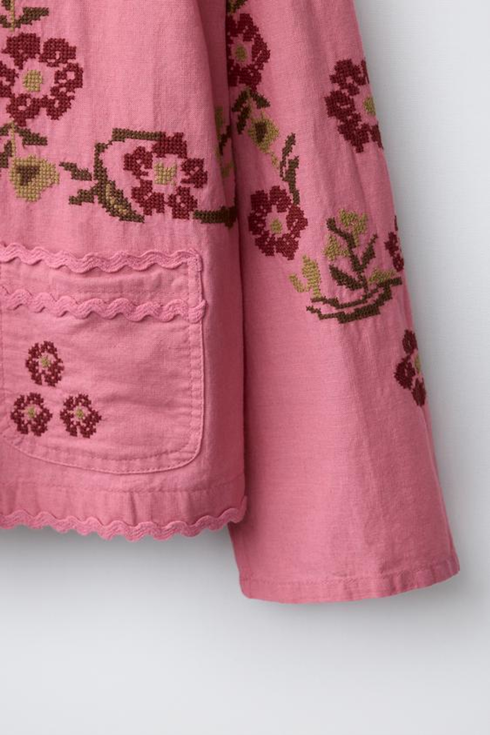 ZARA КУРТКА-РУБАШКА ИЗ ХЛОПКА И ЛЬНА С ВЫШИВКОЙ КРЕСТИКОМ, ЦВЕТ РОЗОВОГО МЕЛА