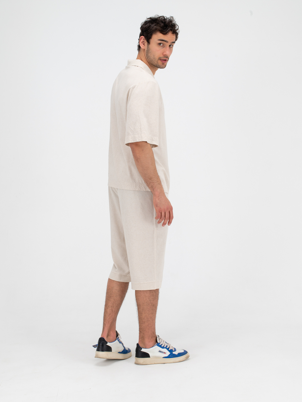 Костюм льняной с шортами. Песочный