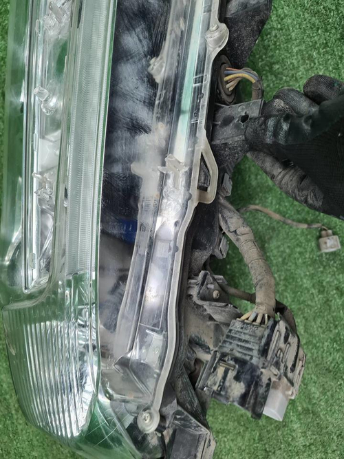 Битая Фара правая Land Cruiser 200 (15-21) LED