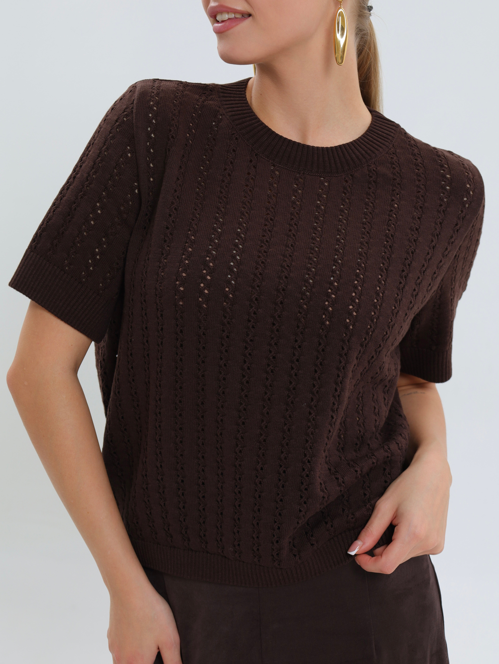 Ажурная футболка с вертикальными полосами